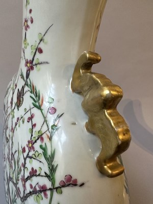 Lot 73 - A LARGE PAIR OF CHINESE FAMILLE-ROSE MOONFLASKS, QING DYNASTY, 19TH CENTURY