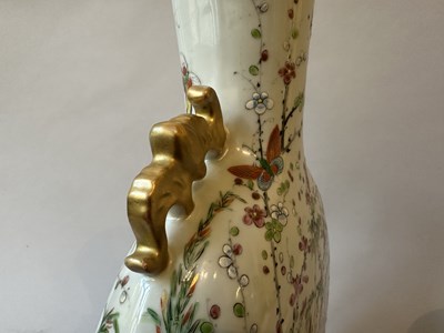 Lot 73 - A LARGE PAIR OF CHINESE FAMILLE-ROSE MOONFLASKS, QING DYNASTY, 19TH CENTURY