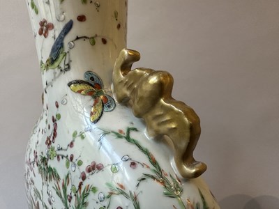 Lot 73 - A LARGE PAIR OF CHINESE FAMILLE-ROSE MOONFLASKS, QING DYNASTY, 19TH CENTURY