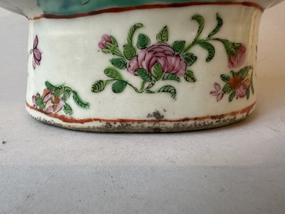 Lot 73 - A LARGE PAIR OF CHINESE FAMILLE-ROSE MOONFLASKS, QING DYNASTY, 19TH CENTURY