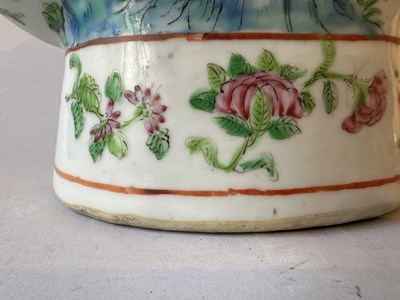 Lot 73 - A LARGE PAIR OF CHINESE FAMILLE-ROSE MOONFLASKS, QING DYNASTY, 19TH CENTURY
