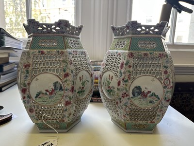 Lot 75 - A PAIR OF CHINESE FAMILLE-ROSE HEXAGONAL LANTERNS ON STANDS, QING DYNASTY, FIRST HALF 19TH CENTURY