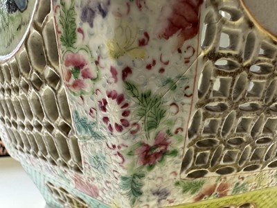 Lot 75 - A PAIR OF CHINESE FAMILLE-ROSE HEXAGONAL LANTERNS ON STANDS, QING DYNASTY, FIRST HALF 19TH CENTURY