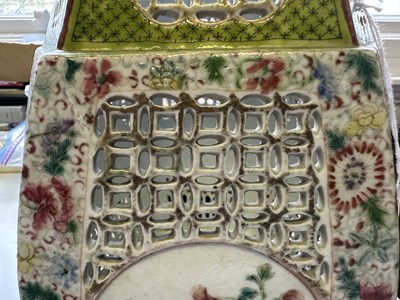 Lot 75 - A PAIR OF CHINESE FAMILLE-ROSE HEXAGONAL LANTERNS ON STANDS, QING DYNASTY, FIRST HALF 19TH CENTURY