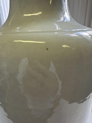 Lot 9 - A CHINESE BLUE AND WHITE 'BIRD OF PREY' ROULEAU VASE, QING DYNASTY 18TH CENTURY