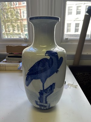 Lot 9 - A CHINESE BLUE AND WHITE 'BIRD OF PREY' ROULEAU VASE, QING DYNASTY 18TH CENTURY