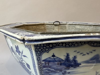 Lot 17 - A CHINESE OCTAGONAL BLUE AND WHITE JARDINIERE, QIANLONG PERIOD (1736-95)