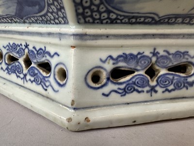 Lot 17 - A CHINESE OCTAGONAL BLUE AND WHITE JARDINIERE, QIANLONG PERIOD (1736-95)