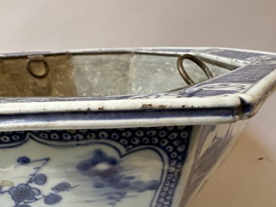 Lot 17 - A CHINESE OCTAGONAL BLUE AND WHITE JARDINIERE, QIANLONG PERIOD (1736-95)
