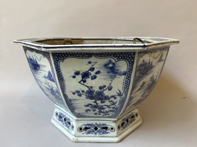 Lot 17 - A CHINESE OCTAGONAL BLUE AND WHITE JARDINIERE, QIANLONG PERIOD (1736-95)