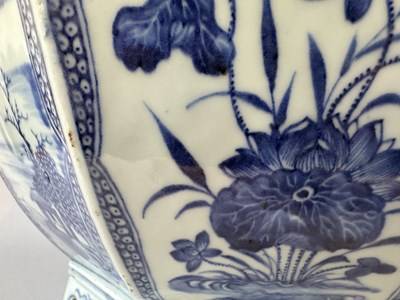 Lot 17 - A CHINESE OCTAGONAL BLUE AND WHITE JARDINIERE, QIANLONG PERIOD (1736-95)