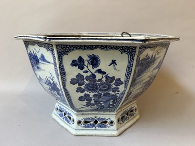 Lot 17 - A CHINESE OCTAGONAL BLUE AND WHITE JARDINIERE, QIANLONG PERIOD (1736-95)