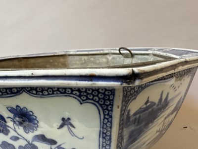 Lot 17 - A CHINESE OCTAGONAL BLUE AND WHITE JARDINIERE, QIANLONG PERIOD (1736-95)