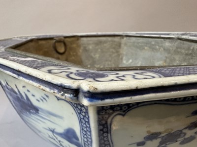 Lot 17 - A CHINESE OCTAGONAL BLUE AND WHITE JARDINIERE, QIANLONG PERIOD (1736-95)