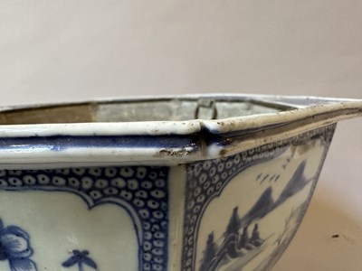Lot 17 - A CHINESE OCTAGONAL BLUE AND WHITE JARDINIERE, QIANLONG PERIOD (1736-95)