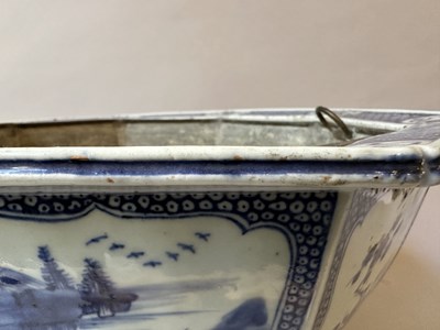 Lot 17 - A CHINESE OCTAGONAL BLUE AND WHITE JARDINIERE, QIANLONG PERIOD (1736-95)
