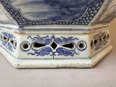 Lot 17 - A CHINESE OCTAGONAL BLUE AND WHITE JARDINIERE, QIANLONG PERIOD (1736-95)