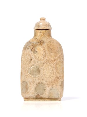 Lot 111 - A FOSSILIFEROUS LIMESTONE SNUFF BOTTLE, QING DYNASTY, 19TH CENTURY
