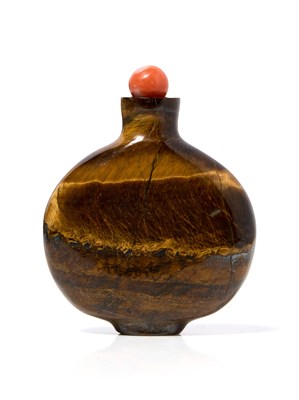 Lot 109 - A BLUE AND GOLD 'TIGERS EYE' SNUFF BOTTLE, QING DYNASTY, 19TH CENTURY