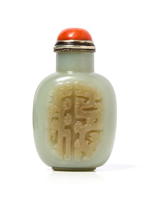 Lot 122 - A CARVED PALE CELADON JADE SNUFF BOTTLE, QING DYNASTY, 19TH CENTURY