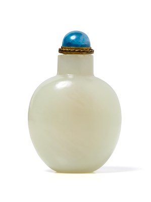 Lot 121 - A WHITE JADE SNUFF BOTTLE, QING DYNASTY, 19TH CENTURY