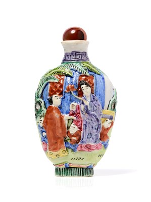 Lot 133 - A FAMILLE-ROSE ENAMELLED MOULDED PORCELAIN FIGURAL SNUFF BOTTLE, REPUBLIC PERIOD