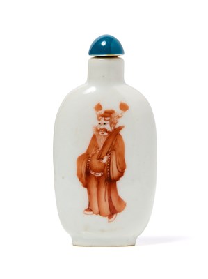 Lot 135 - AN IRON-RED 'ZHONG KUI' PORCELAIN SNUFF BOTTLE, 20TH CENTURY