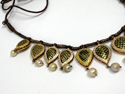 Lot 384 - INDIAN EMERALD, PEARL, GOLD AND ENAMEL NECKLACE, 1880s