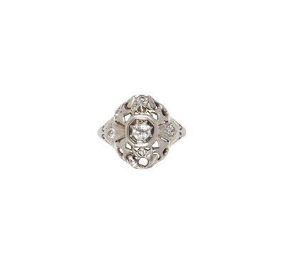 Lot 467 - DIAMOND RING, 1920s