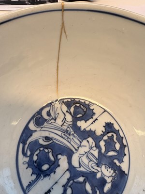 Lot 7 - A RARE CHINESE BLUE AND WHITE REVERSE DECORATED BOWL, MING DYNASTY, JIAJING PERIOD (1521-1567)