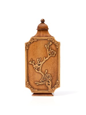Lot 105 - A FINE BAMBOO VENEER SNUFF BOTTLE, QING DYNASTY, 19TH CENTURY