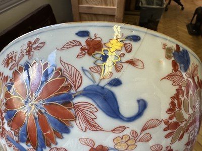 Lot 91 - A CHINESE IMARI BOWL, KANGXI PERIOD (1662-1722)