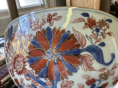 Lot 91 - A CHINESE IMARI BOWL, KANGXI PERIOD (1662-1722)