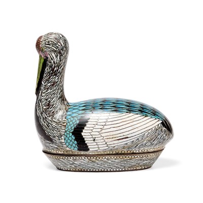 Lot 72 - A CHINESE CLOISONNE ENAMEL 'CRANE' BOX AND COVER, QING DYNASTY, CIRCA 1800