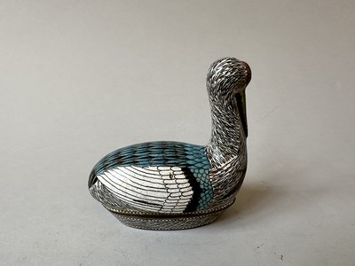 Lot 72 - A CHINESE CLOISONNE ENAMEL 'CRANE' BOX AND COVER, QING DYNASTY, CIRCA 1800