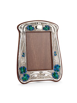 Lot 112 - AN EDWARDIAN SILVER-MOUNTED PHOTOGRAPH FRAME, SYNYER & BEDDOES, BIRMINGHAM, 1904
