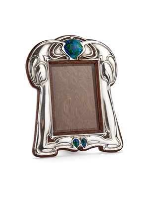 Lot 115 - AN EDWARDIAN SILVER-MOUNTED PHOTOGRAPH FRAME, WILLIAM HAIR HASELER, BIRMINGHAM, 1905