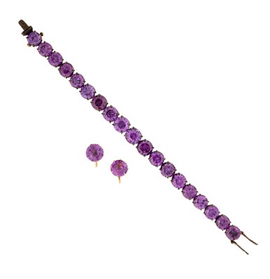 Lot 401 - SYNTHETIC COLOUR CHANGE CORUNDUM BRACELET AND PAIR OF EARRINGS, 1960s