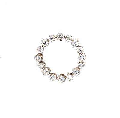 Lot 470 - DIAMOND CIRCLE BROOCH