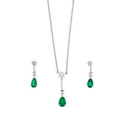 Lot 457 - MAPPIN & WEBB: EMERALD AND DIAMOND DEMI-PARURE, 2000
