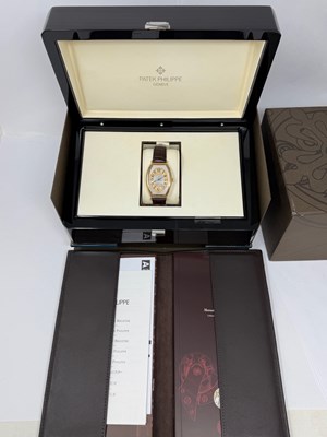 Lot 322 - PATEK PHILIPPE, GONDOLO, REF.5098R-001: GENTLEMAN'S ROSE GOLD WRISTWATCH, CIRCA 2010