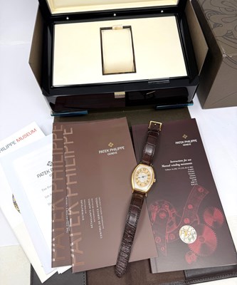 Lot 322 - PATEK PHILIPPE, GONDOLO, REF.5098R-001: GENTLEMAN'S ROSE GOLD WRISTWATCH, CIRCA 2010