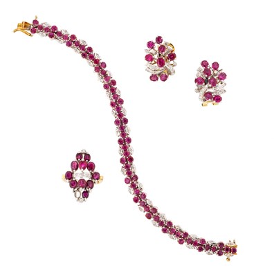 Lot 434 - RUBY AND DIAMOND PARURE