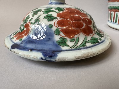 Lot 1 - A CHINESE TRANSITIONAL JAR AND COVER, 17TH CENTURY