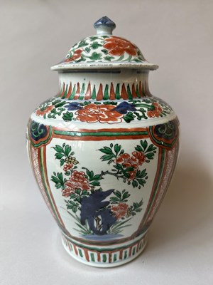 Lot 1 - A CHINESE TRANSITIONAL JAR AND COVER, 17TH CENTURY