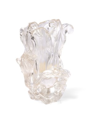 Lot 19 - A CHINESE GLASS VASE, 20TH CENTURY