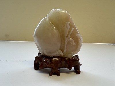 Lot 22 - A CHINESE PALE CELADON JADE 'PEACH AND BAT' GROUP, QING DYNASTY, 18TH CENTURY