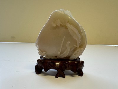 Lot 22 - A CHINESE PALE CELADON JADE 'PEACH AND BAT' GROUP, QING DYNASTY, 18TH CENTURY