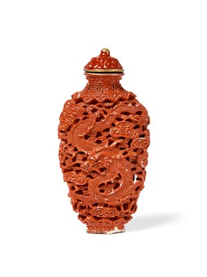 Lot 106 - A CHINESE IMMITATION CINNABAR LACQUER PORCELAIN SNUFF BOTTLE, JIAQING MARK AND PERIOD (1796-1820)