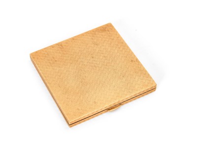 Lot 150 - A GOLD COMPACT, KUTCHINSKY, LONDON, 1956